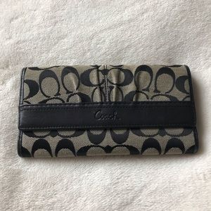 Coach • Black Wallet